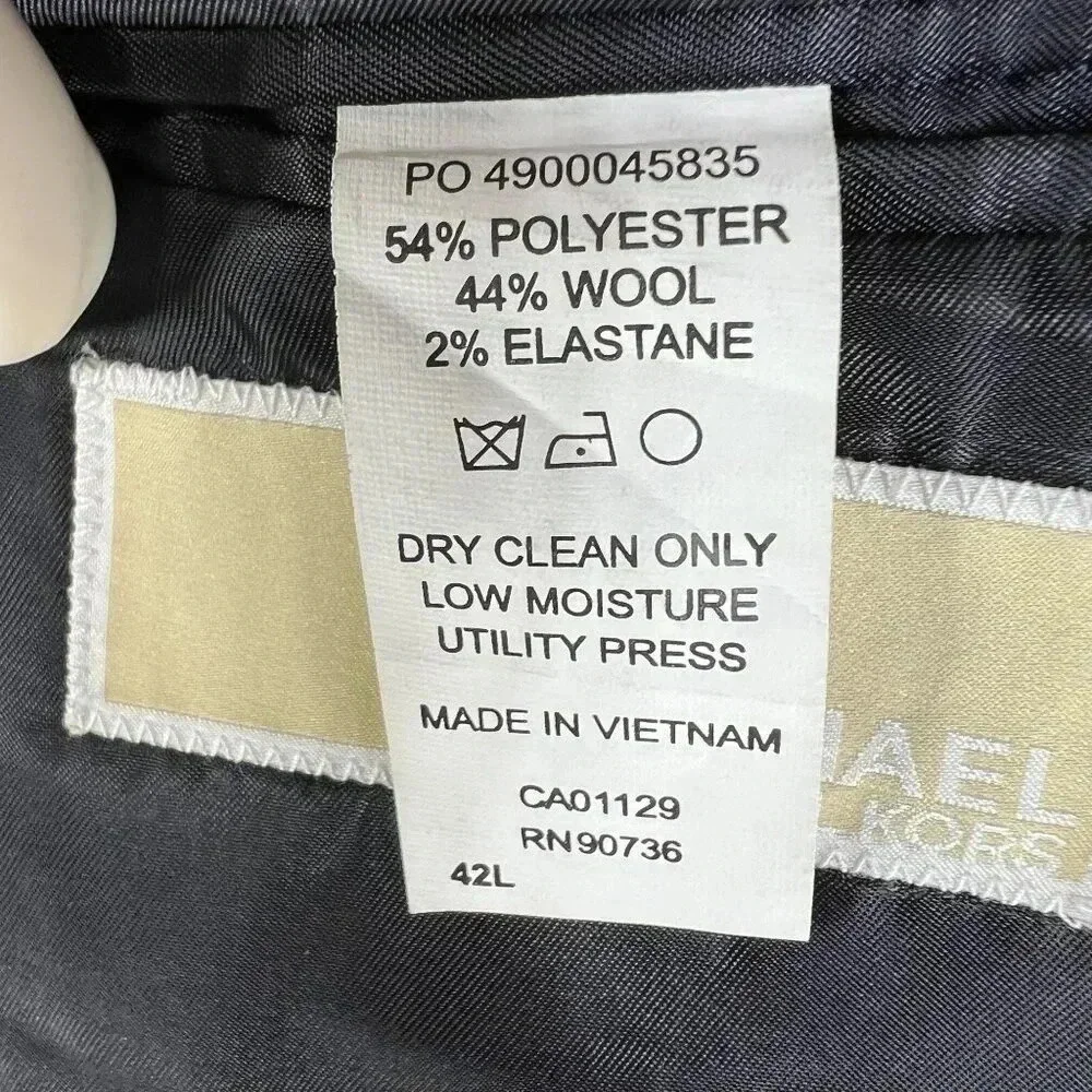 Michael Kors can closure